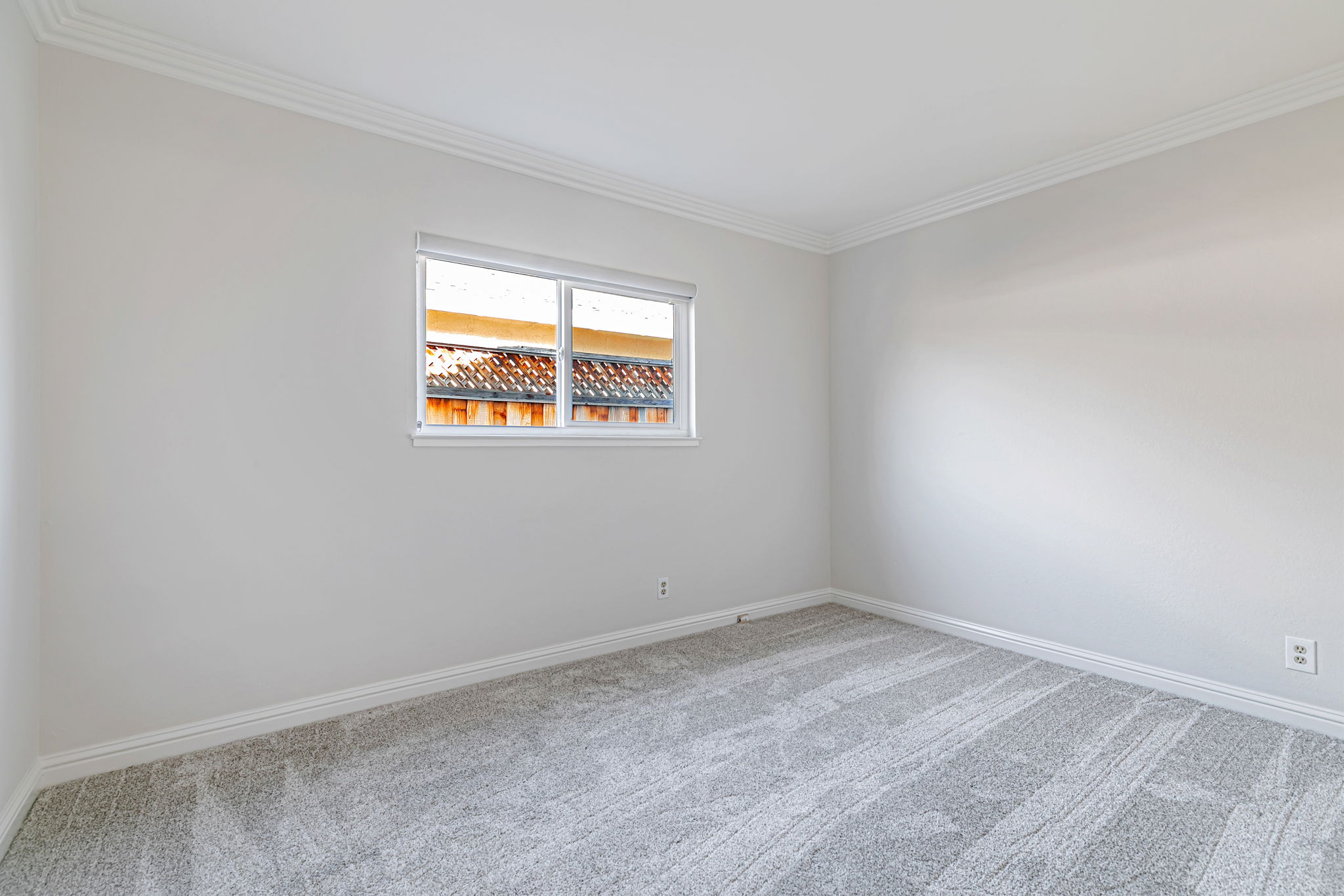 028_483 Churchill Park Dr