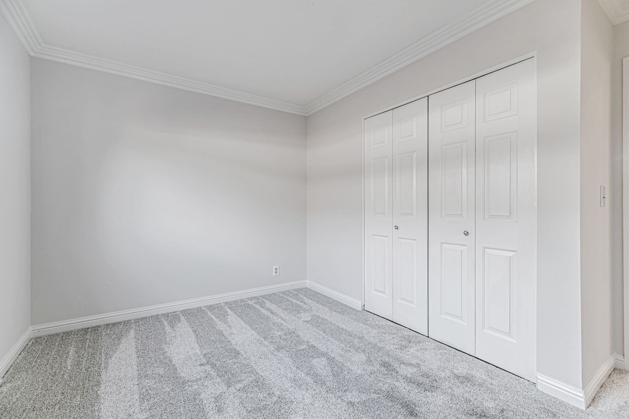 029_483 Churchill Park Dr