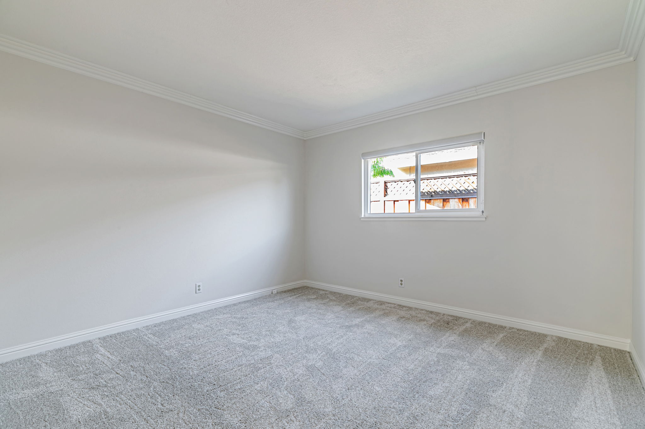 030_483 Churchill Park Dr