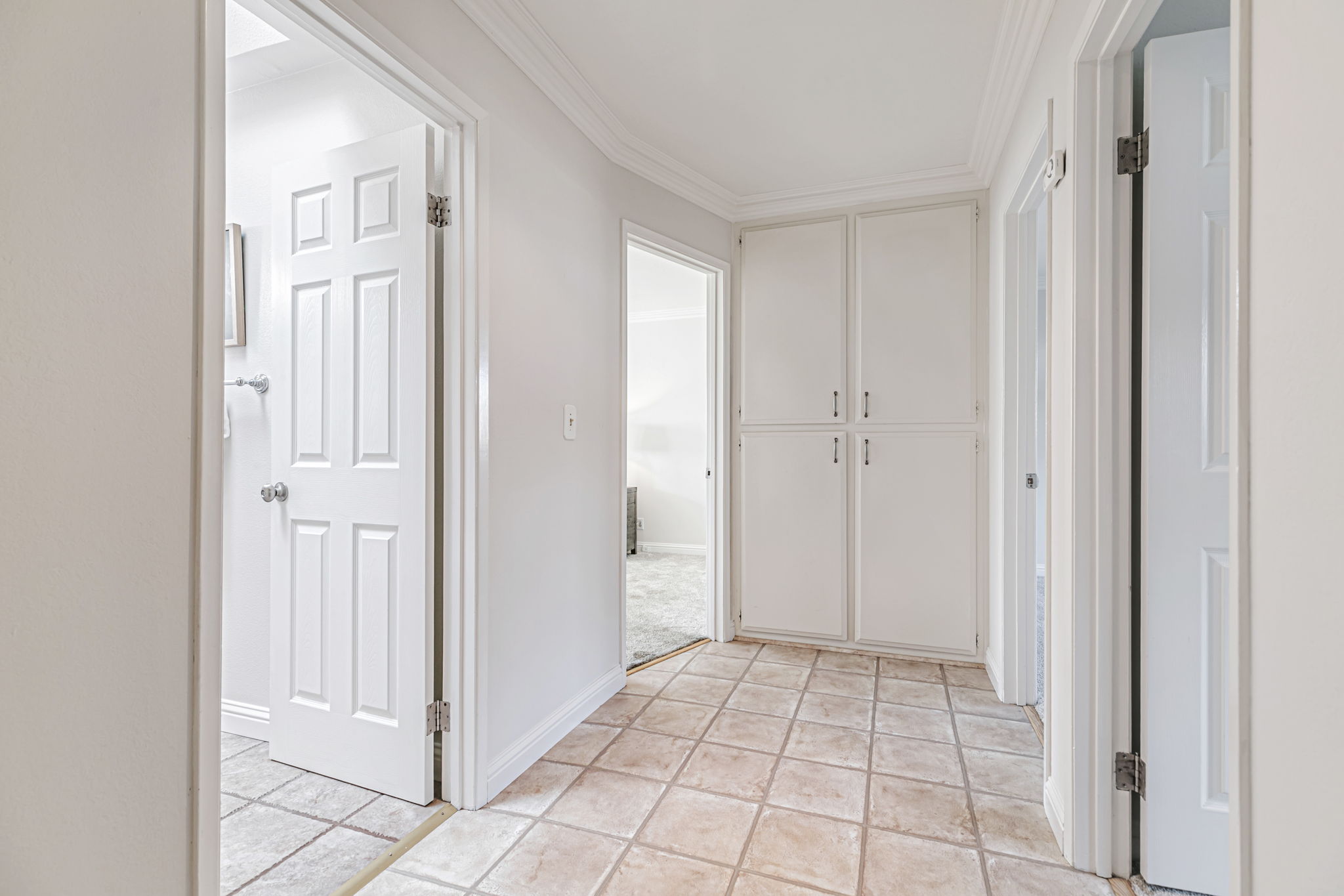 032_483 Churchill Park Dr