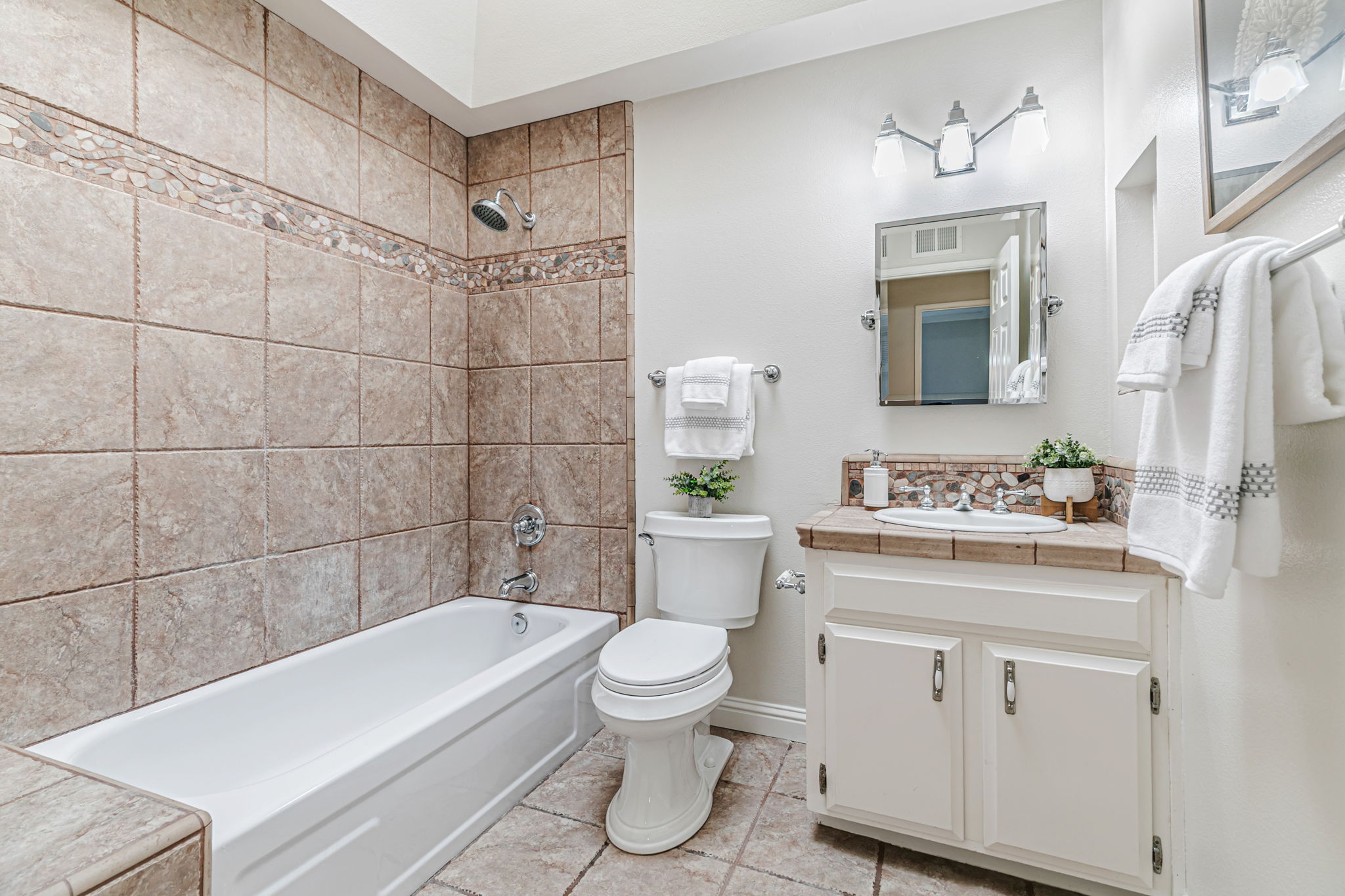 035_483 Churchill Park Dr