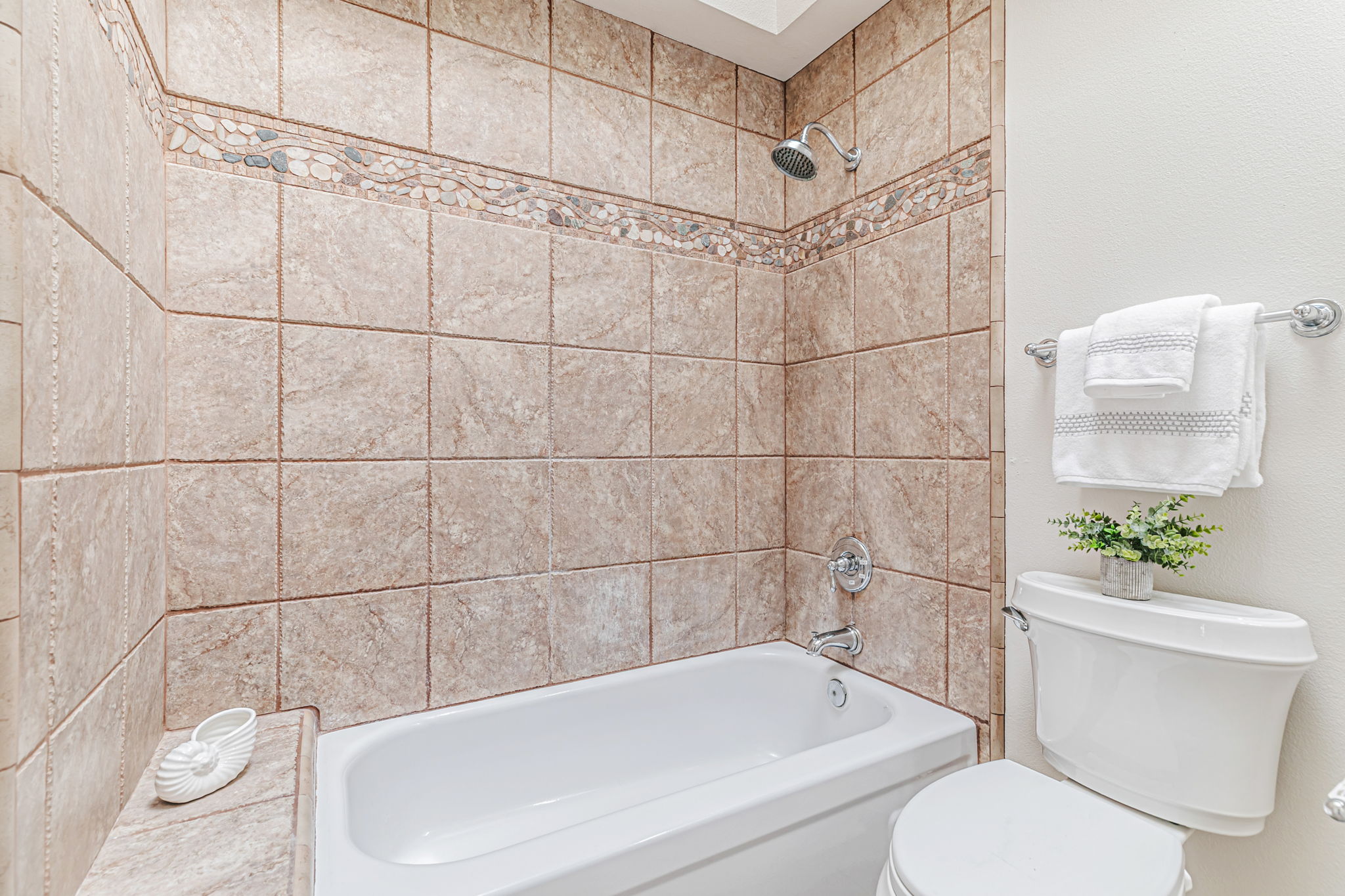 036_483 Churchill Park Dr