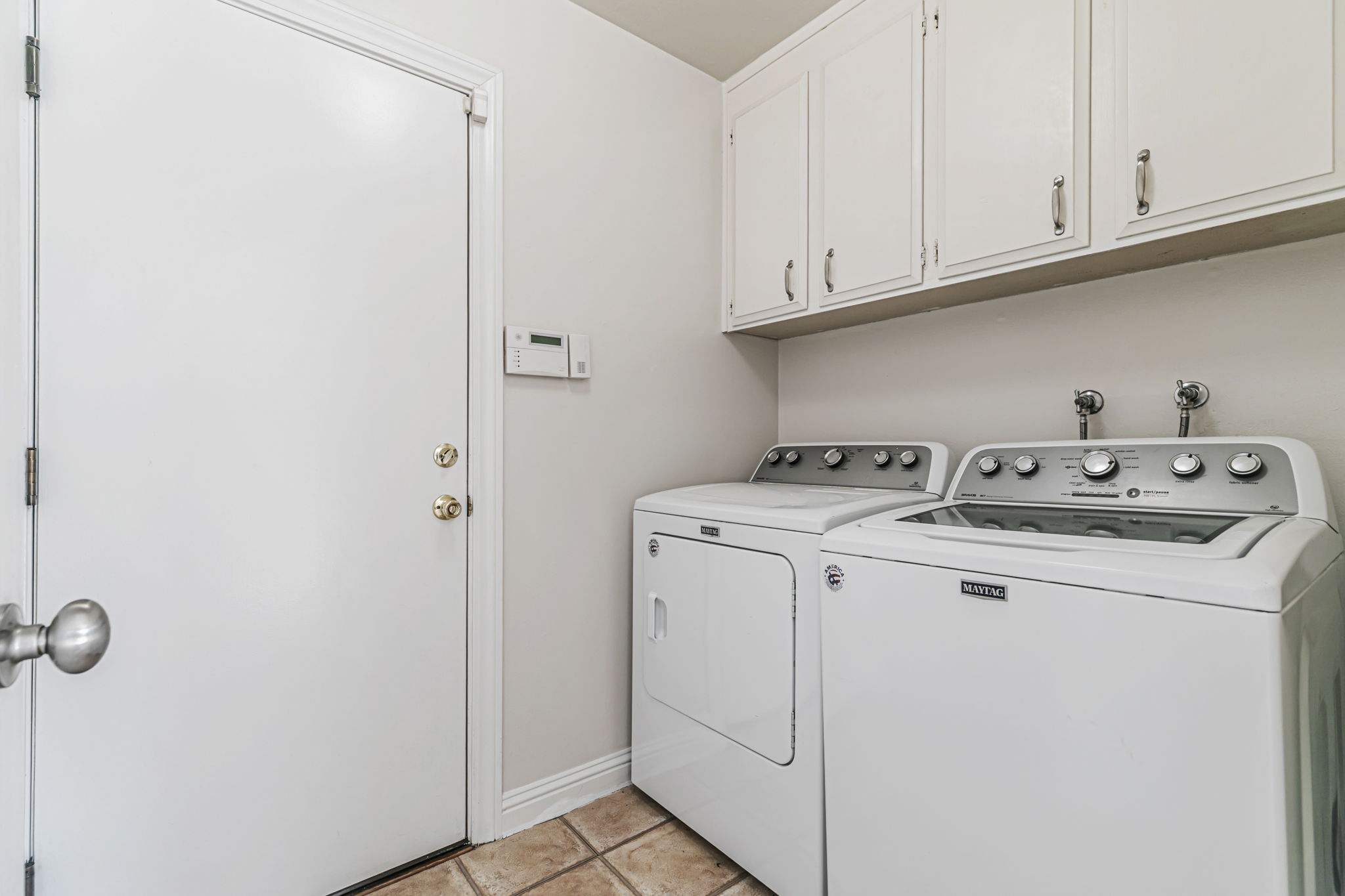 037_483 Churchill Park Dr