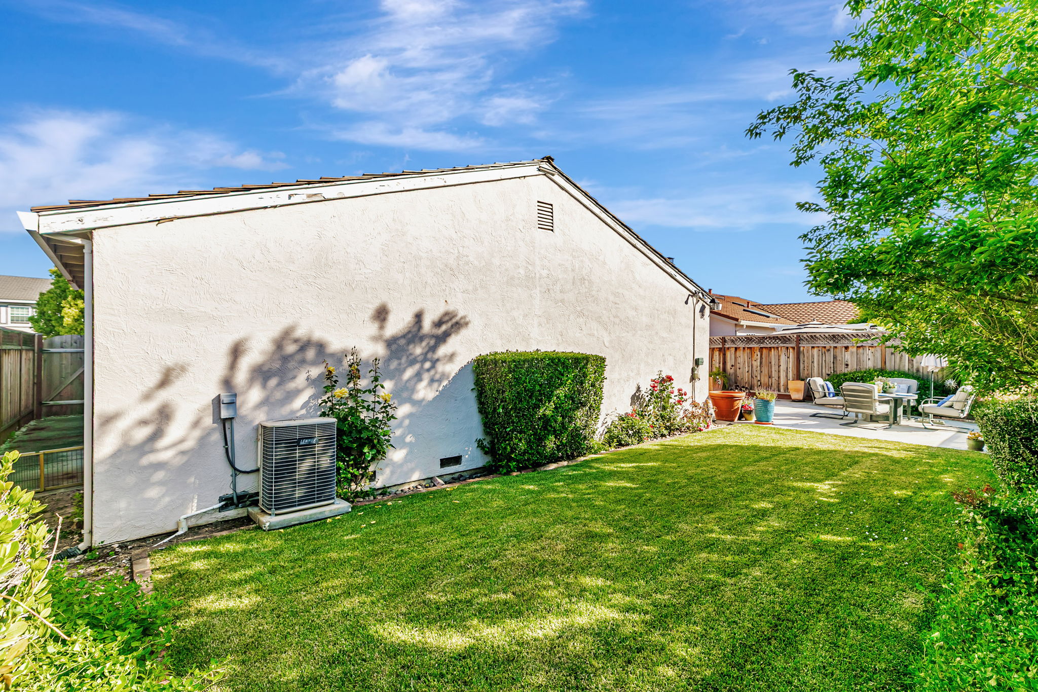 043_483 Churchill Park Dr