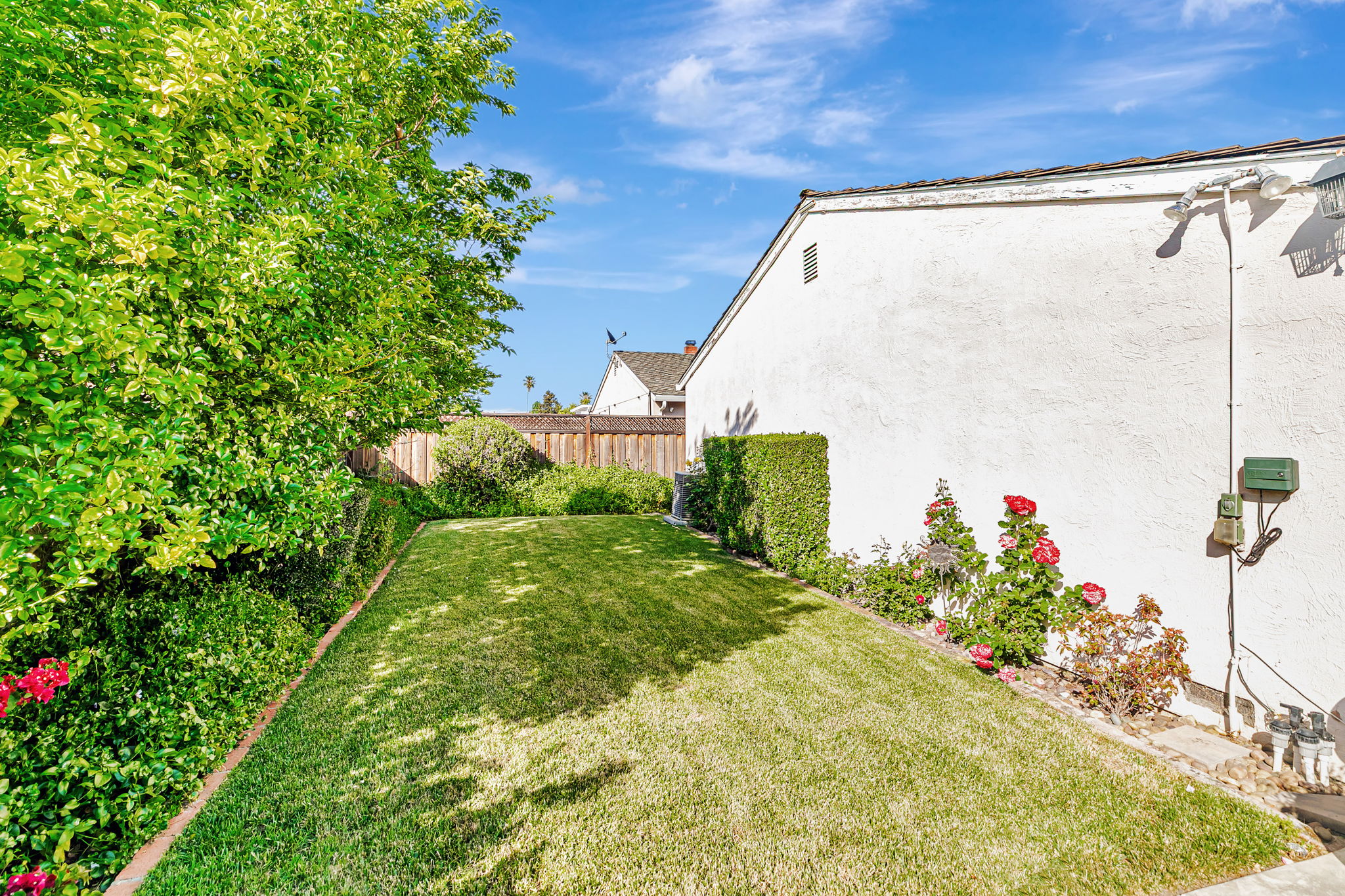 046_483 Churchill Park Dr