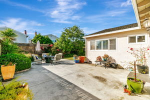 040_483 Churchill Park Dr