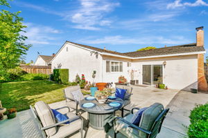 041_483 Churchill Park Dr