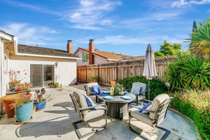 042_483 Churchill Park Dr