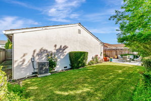 043_483 Churchill Park Dr