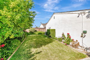 046_483 Churchill Park Dr