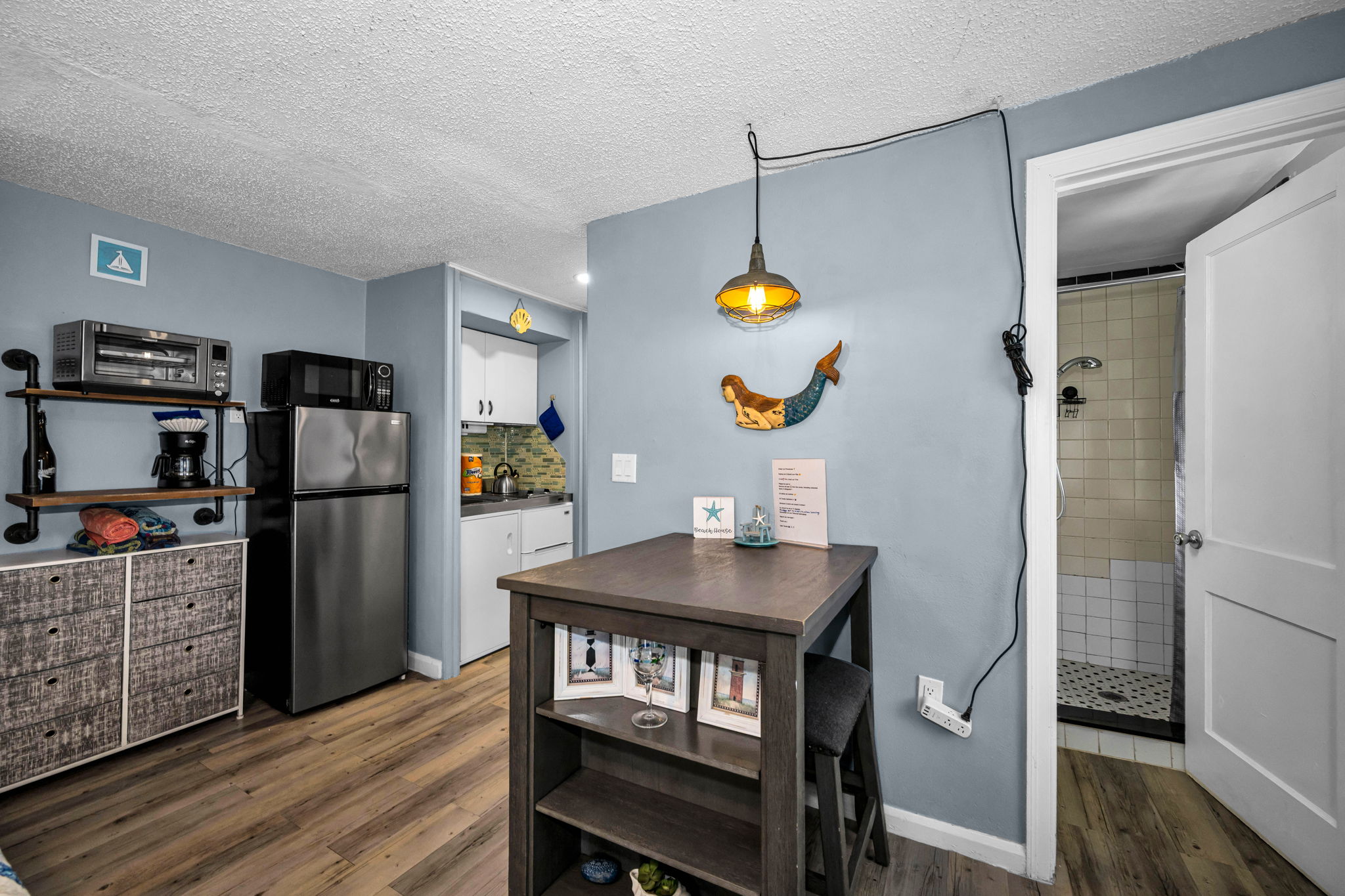 Kitchen Eat-In 4