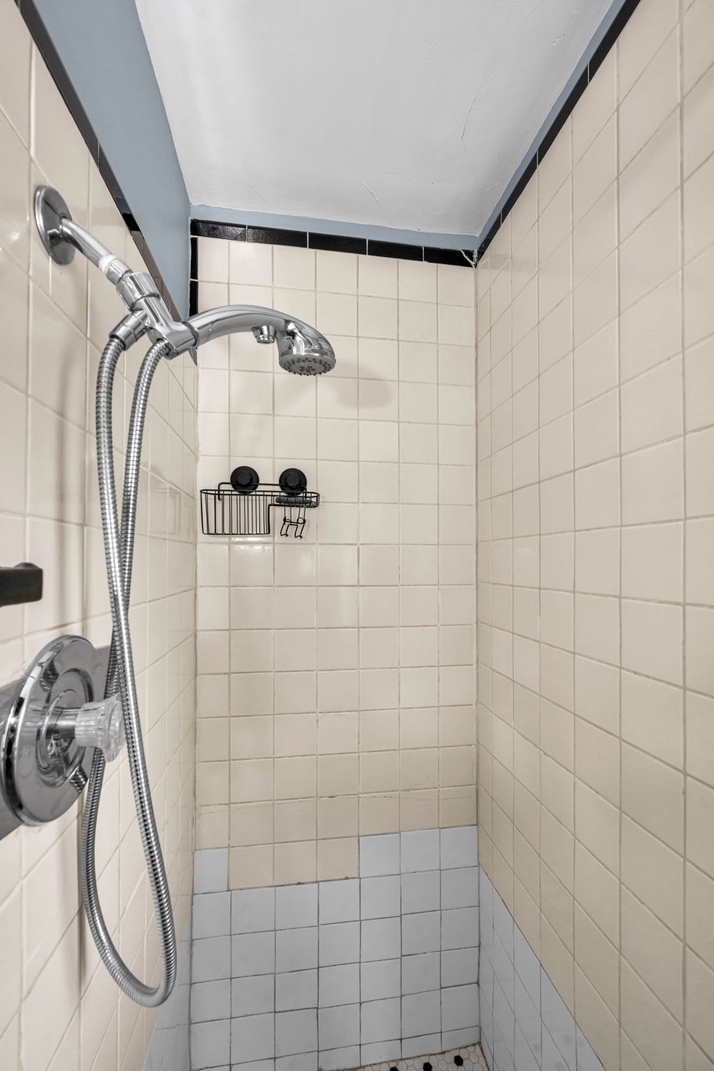Bathroom 1b