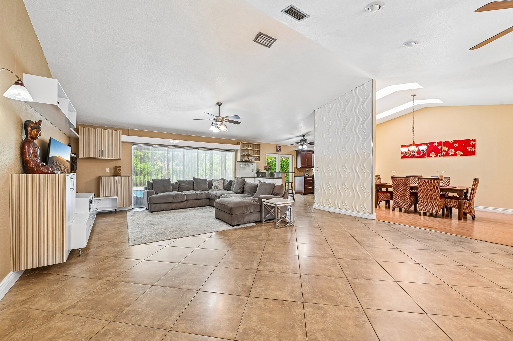 213564 - 483 NW 107th Ave-S1505-005.jpg