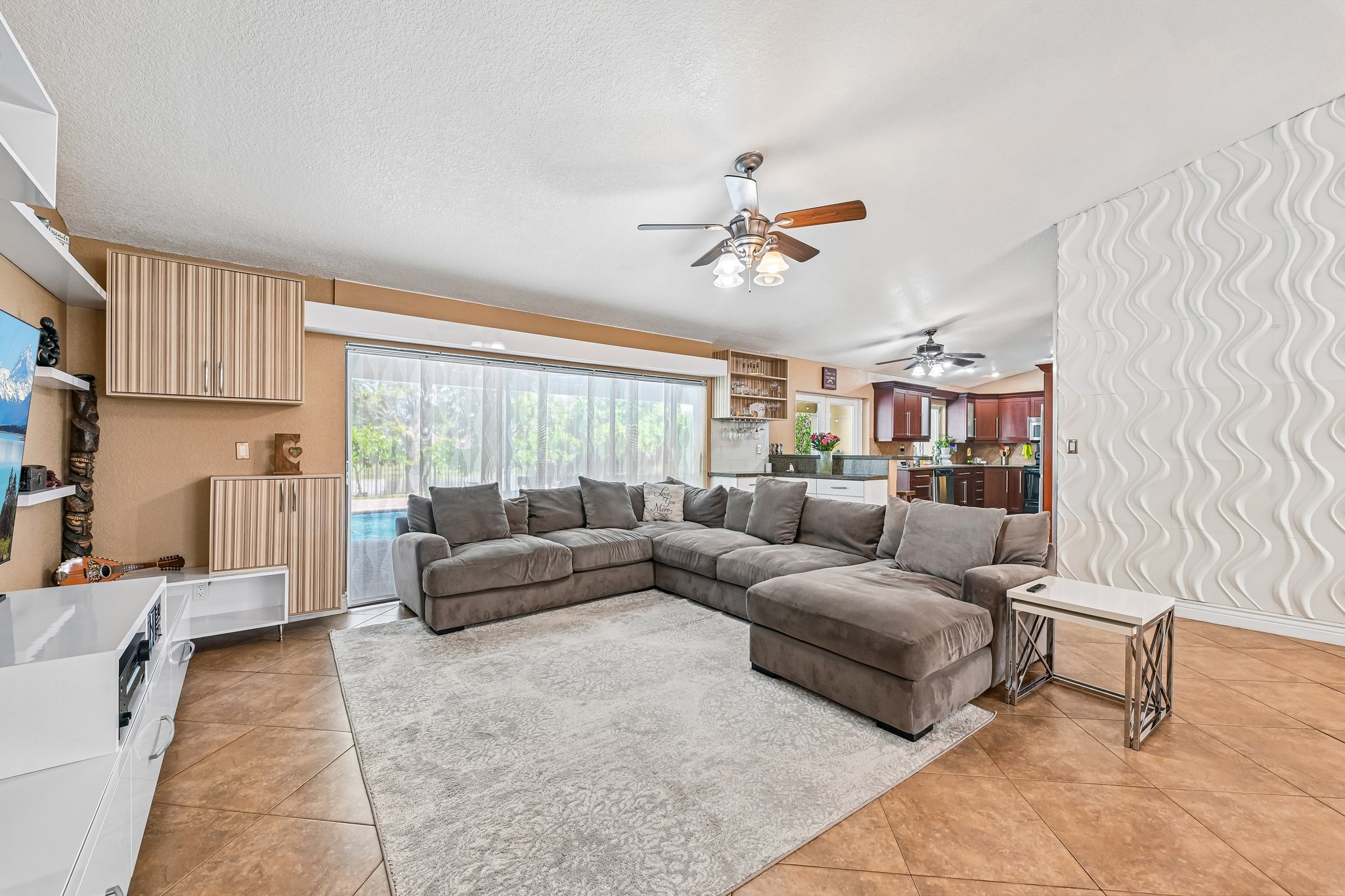 213564 - 483 NW 107th Ave-S1505-008.jpg