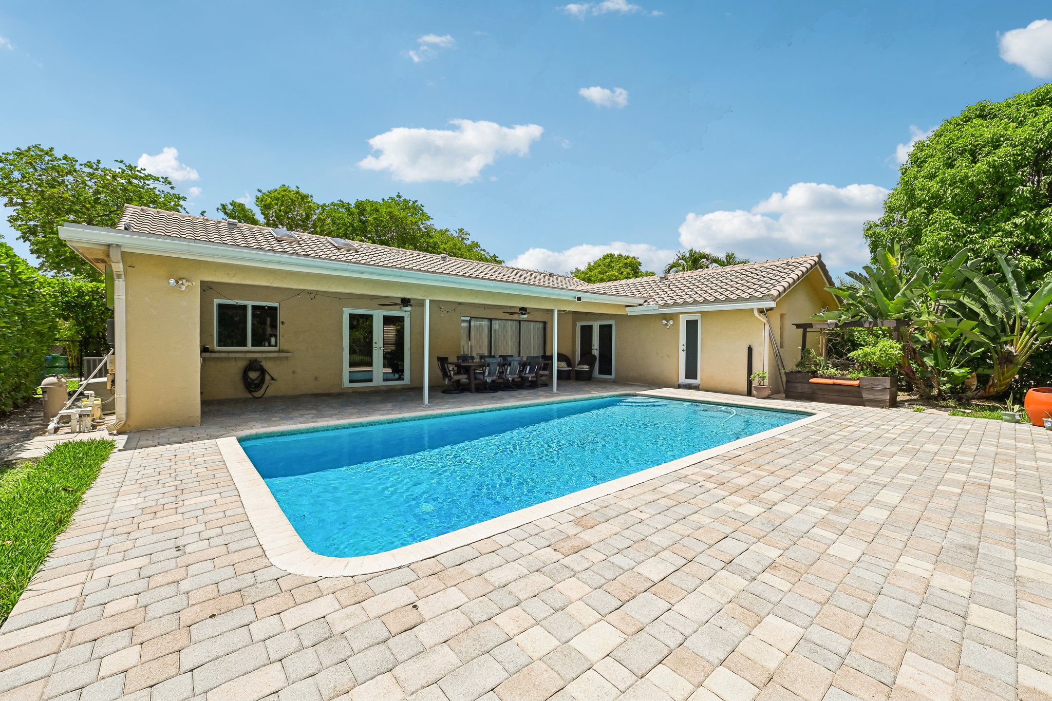 213564 - 483 NW 107th Ave-S1505-040.jpg