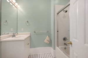 483-Spindrift-BL-BR9-Private-Bath