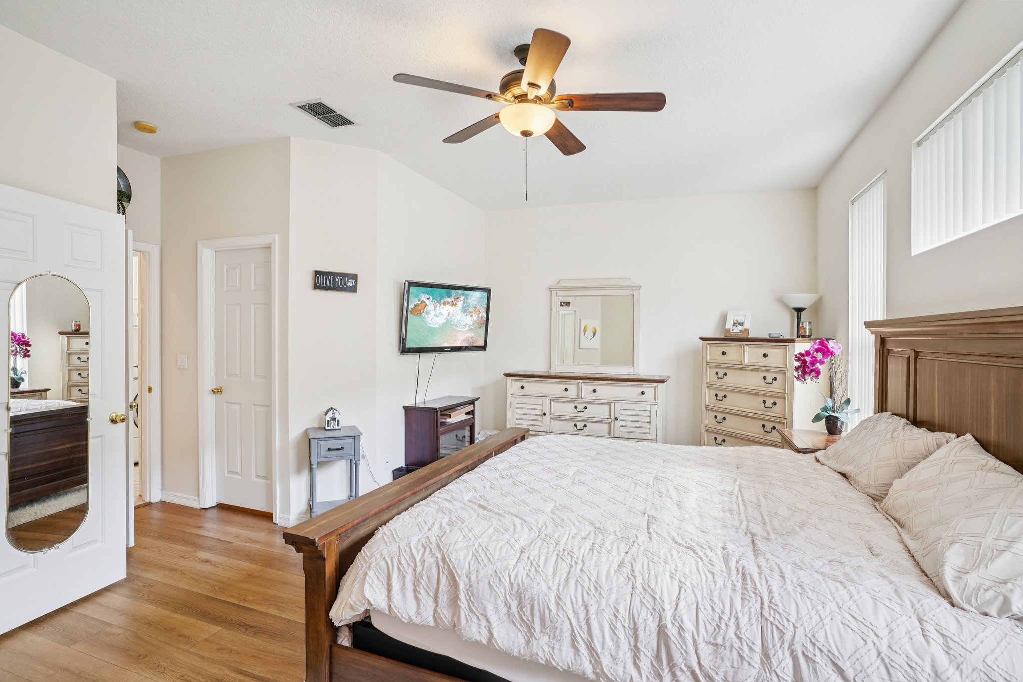 Chalfont Dr-S0807-029.jpg