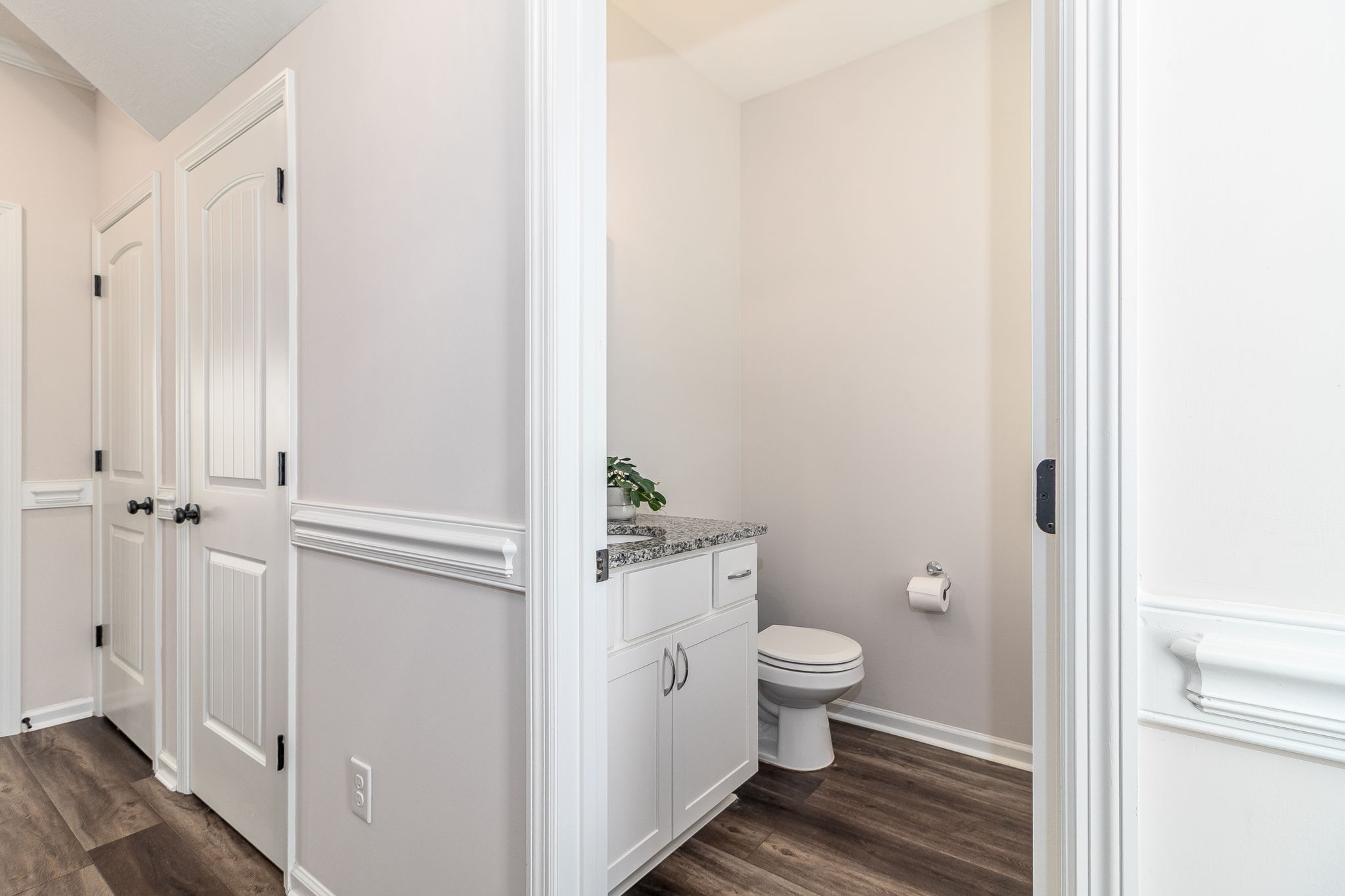 Entryway/Powder Room