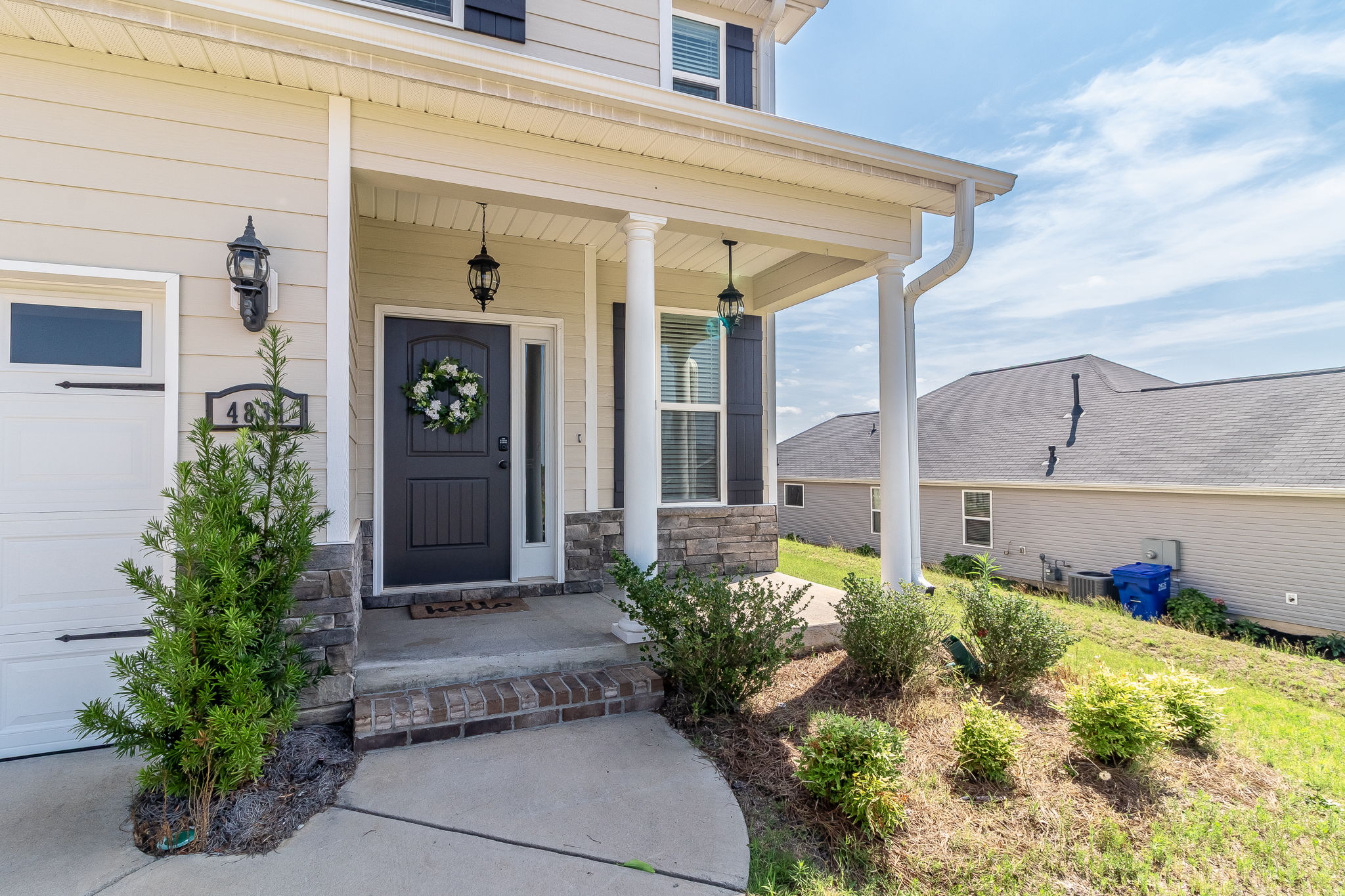 Front Porch/Entrance