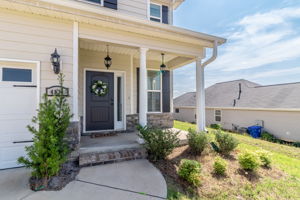 Front Porch/Entrance