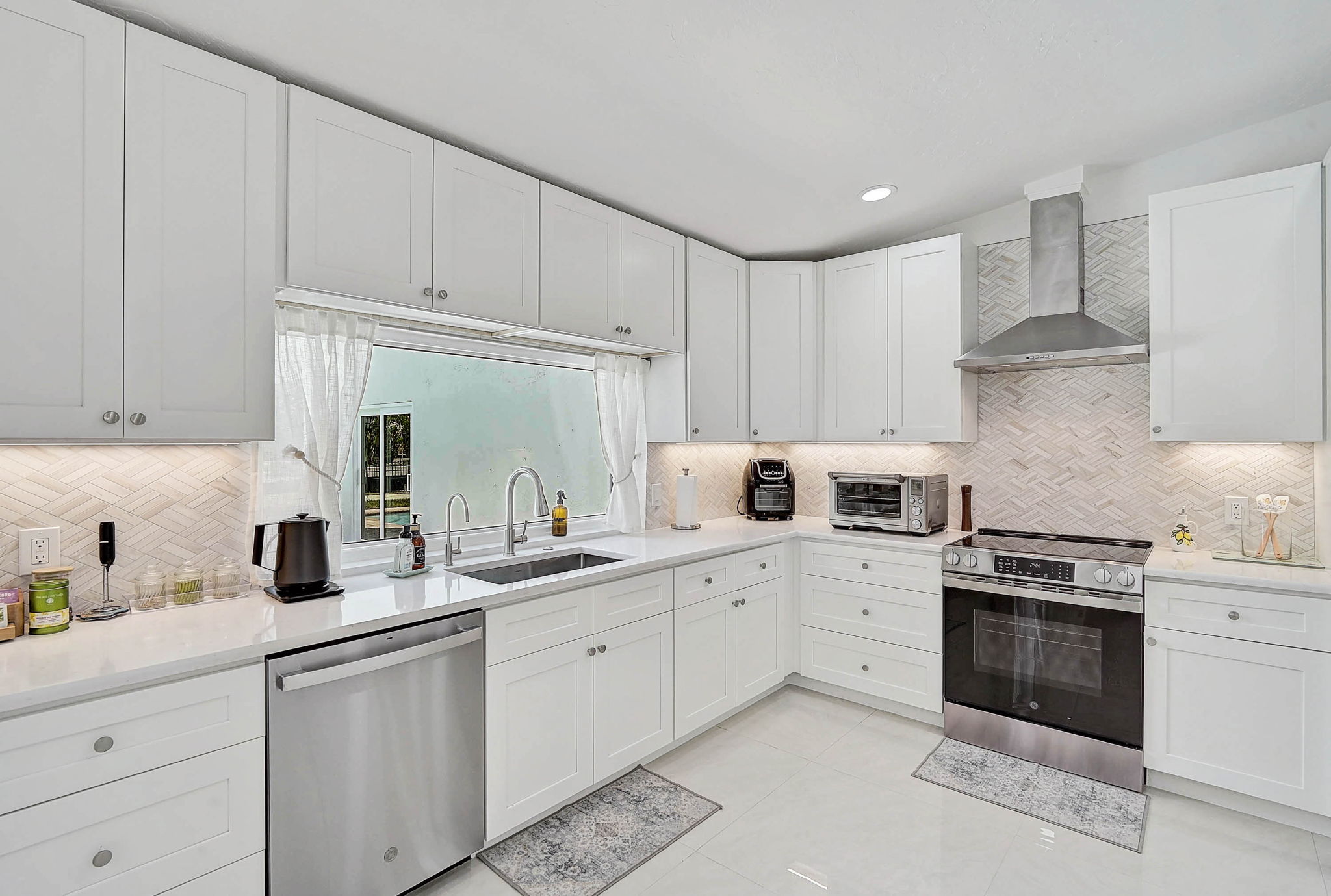 4831 Primrose Path-10