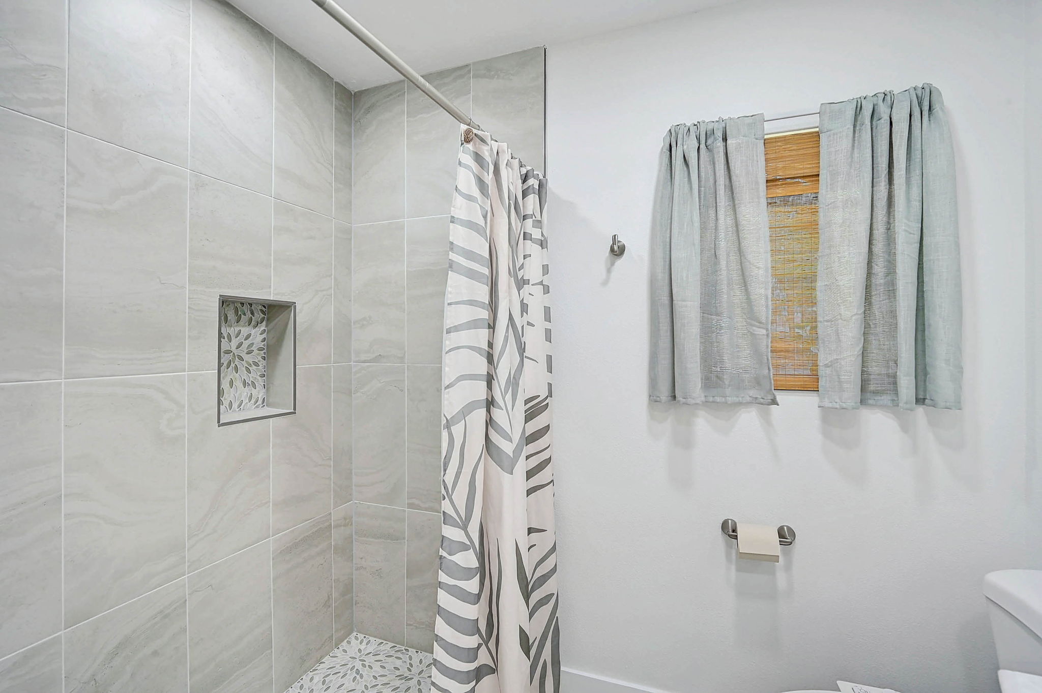 4831 Primrose Path-29