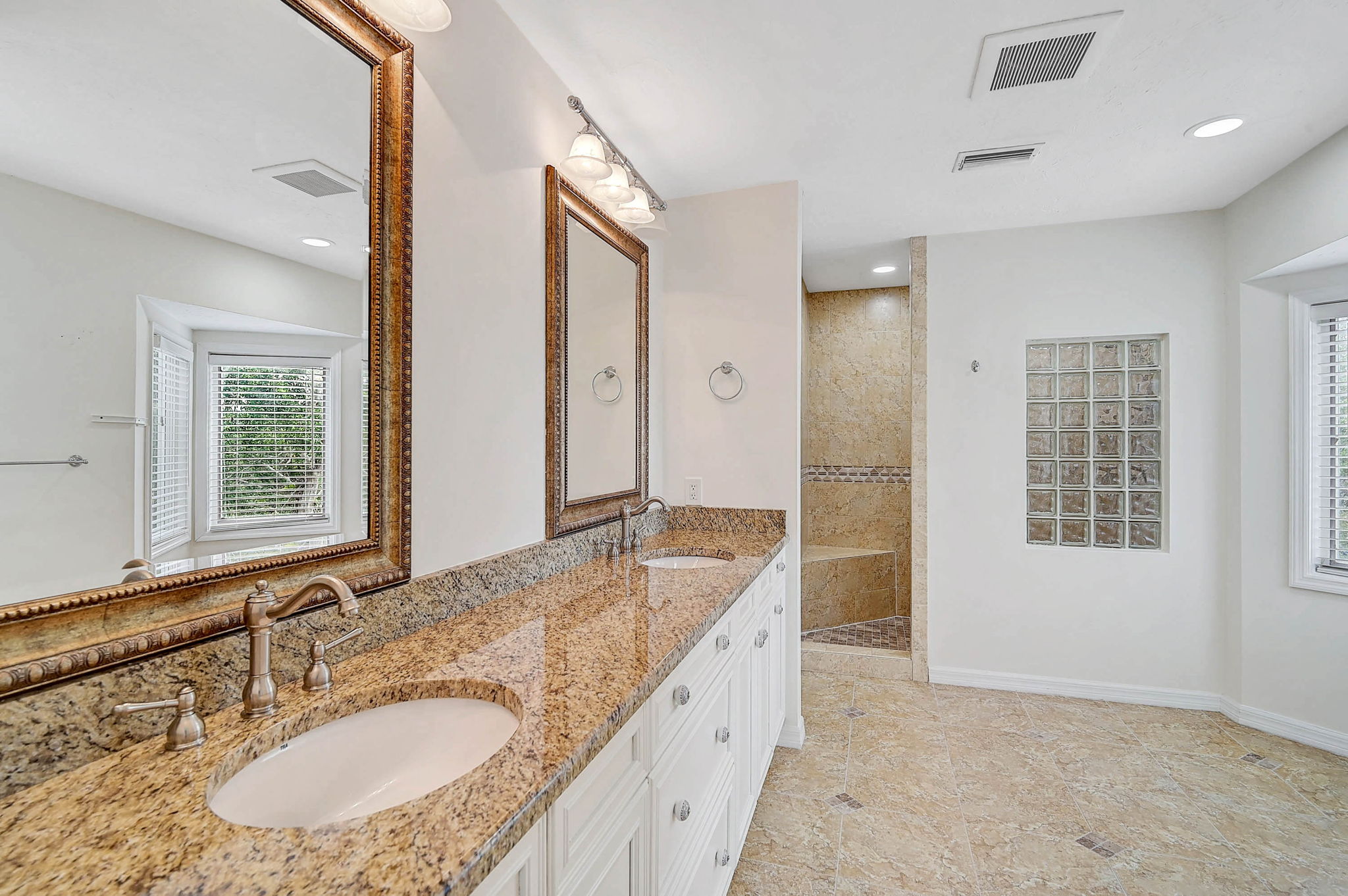 4831 Primrose Path-48