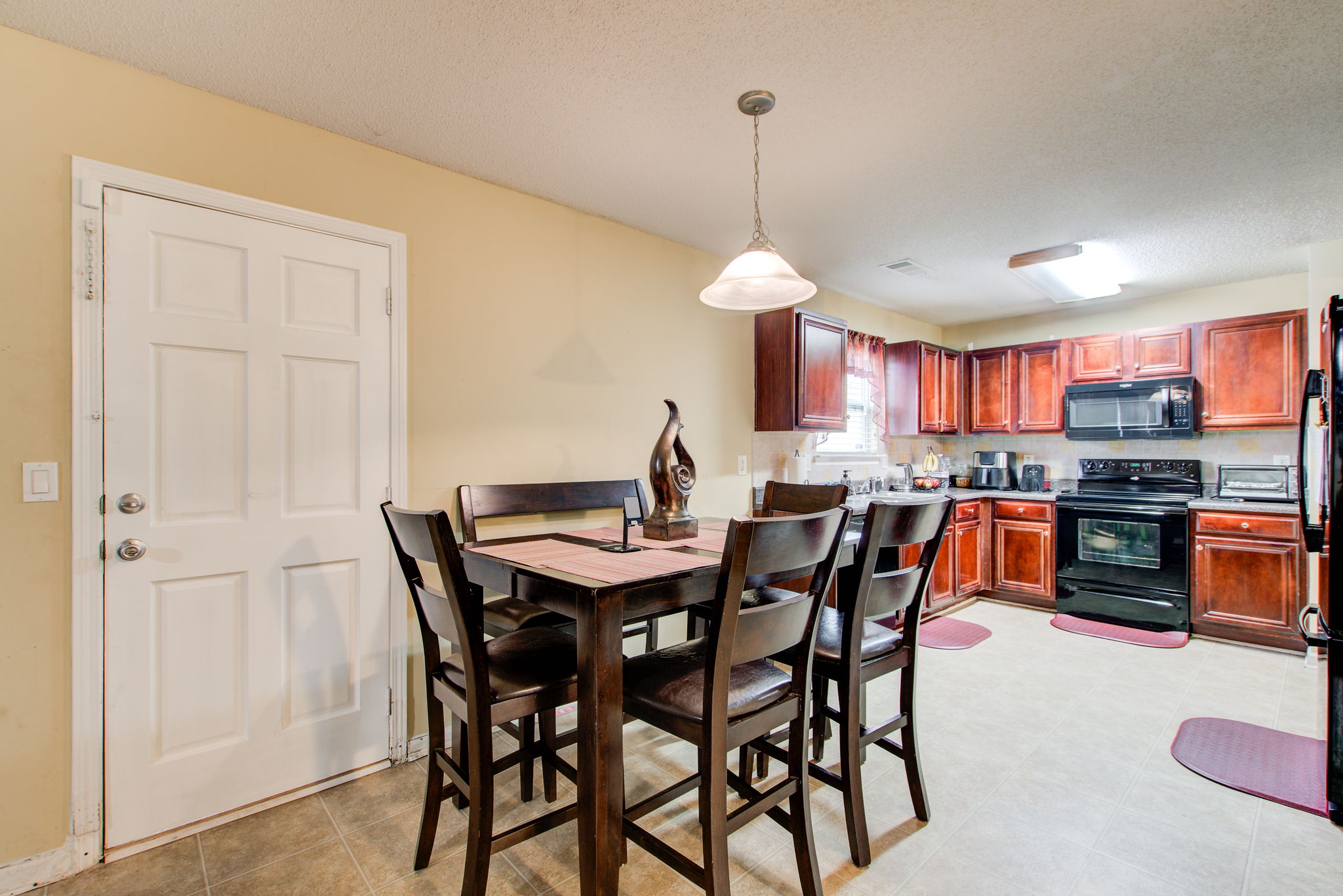 12 Breakfast Area Kitchen Split w Patio Walkout