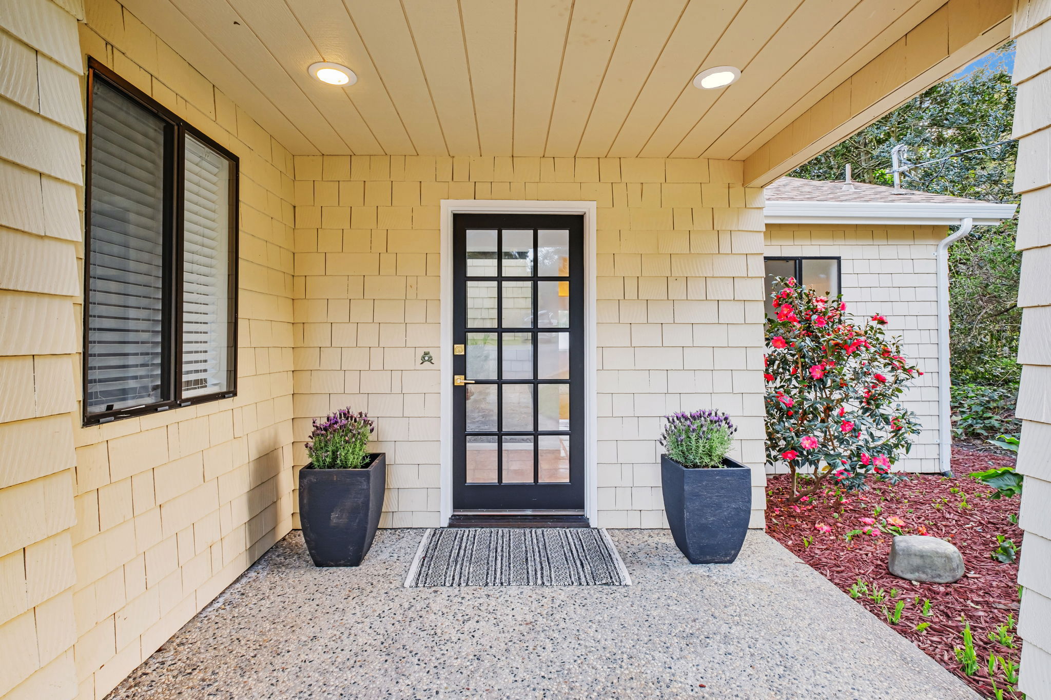 Front Porch/Entrance