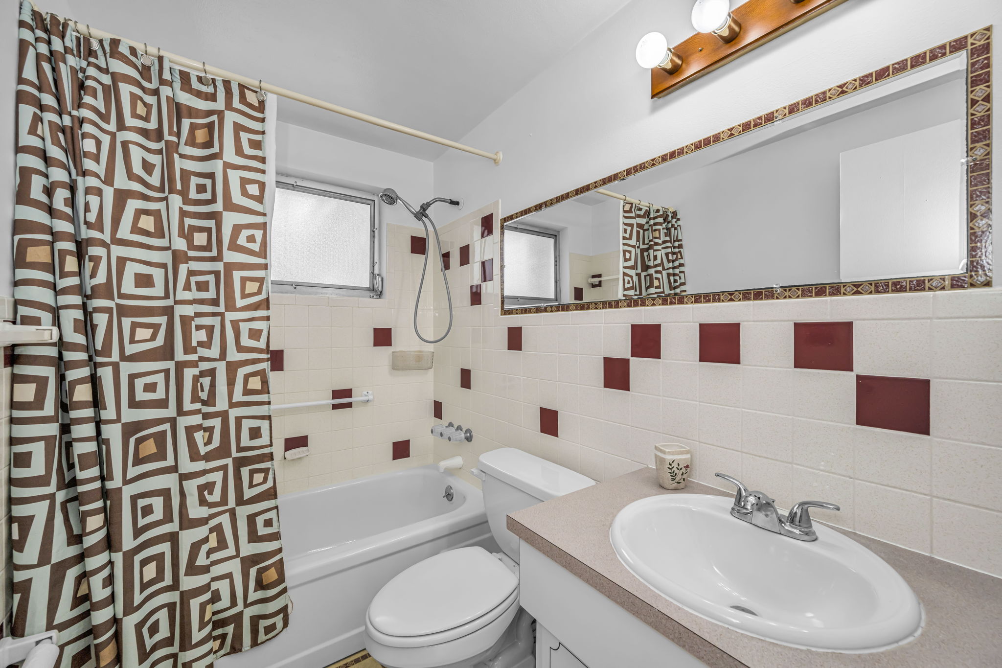Bathroom 1b