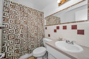 Bathroom 1a