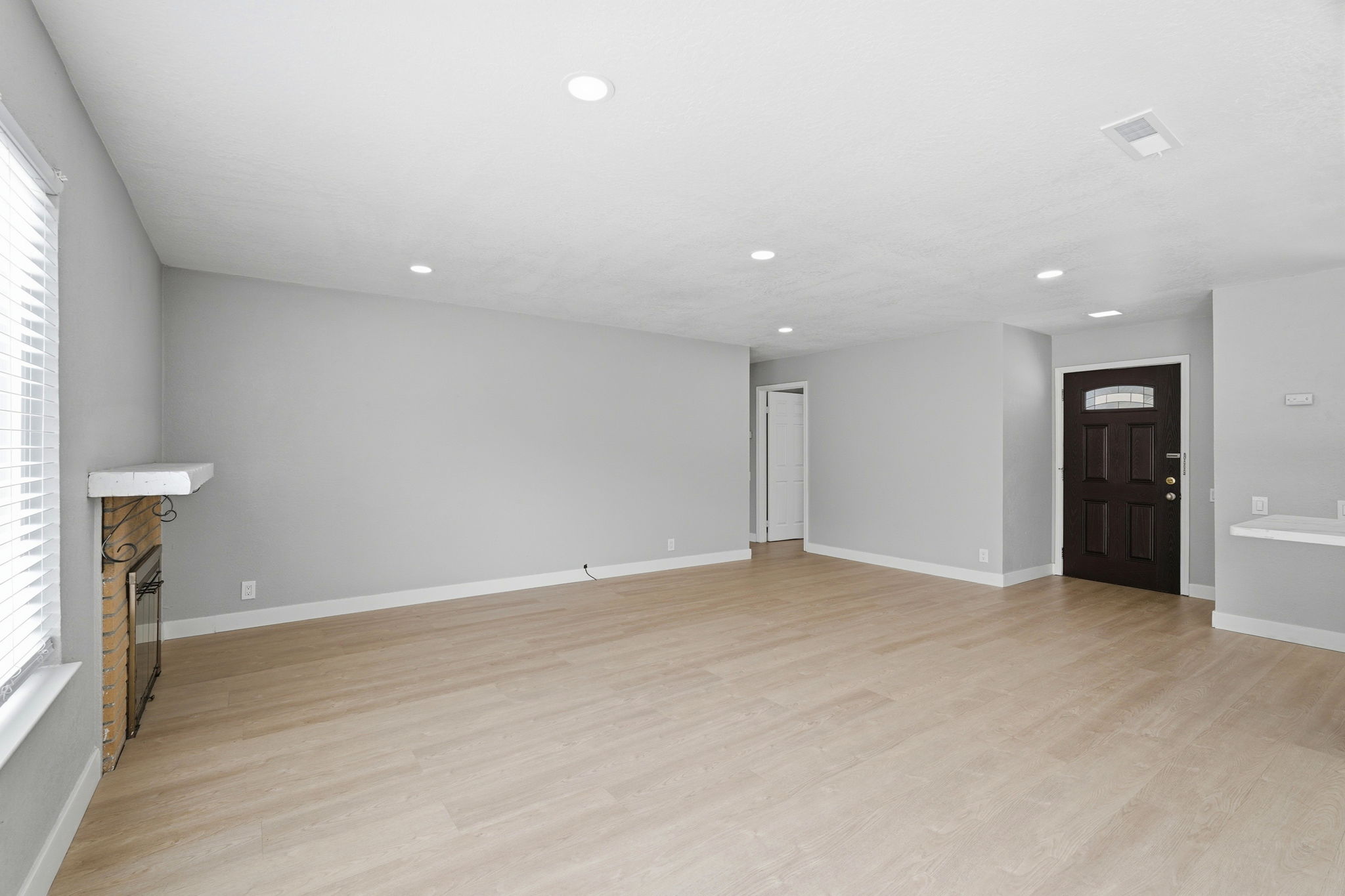 005_F8_4838 Snell Ave