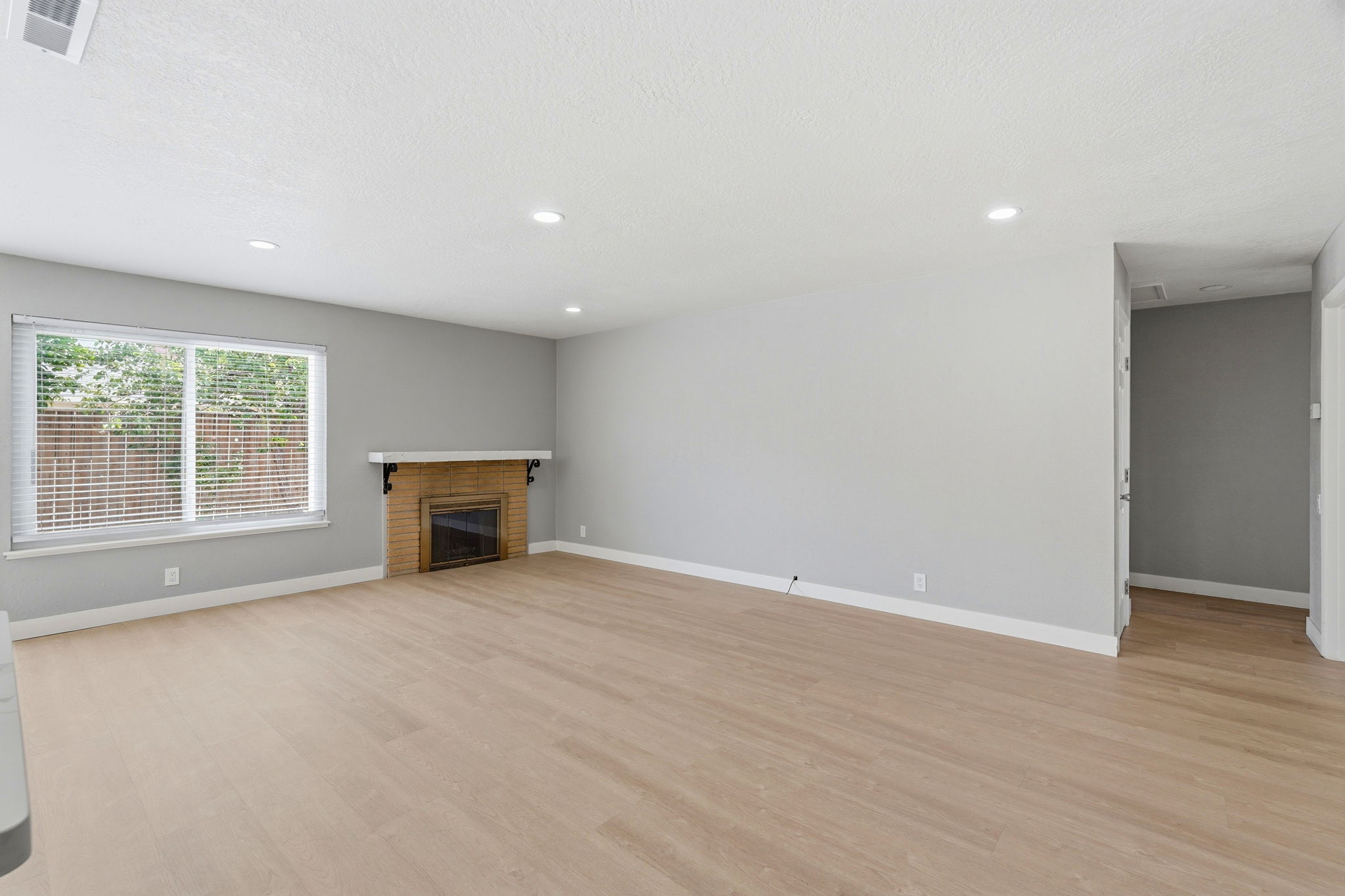 006_F8_4838 Snell Ave