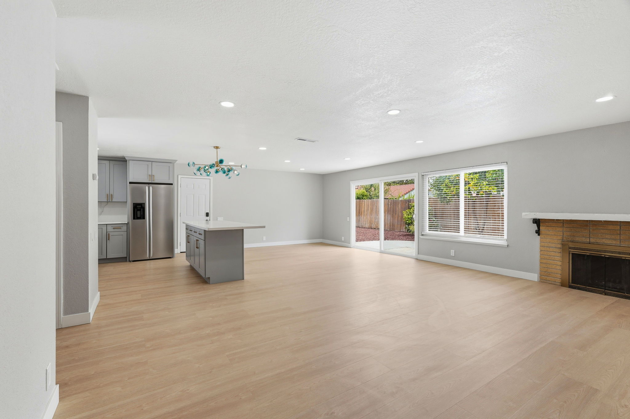 007_F8_4838 Snell Ave
