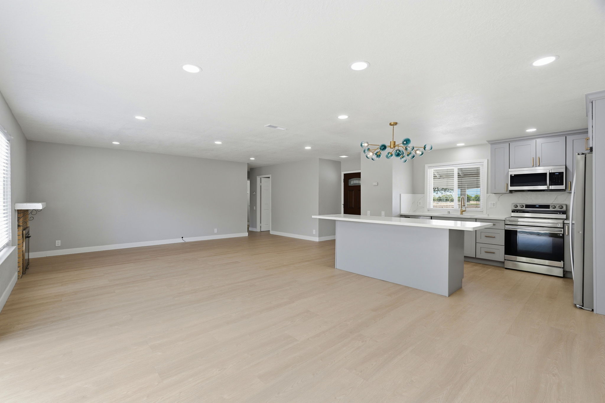 015_F8_4838 Snell Ave