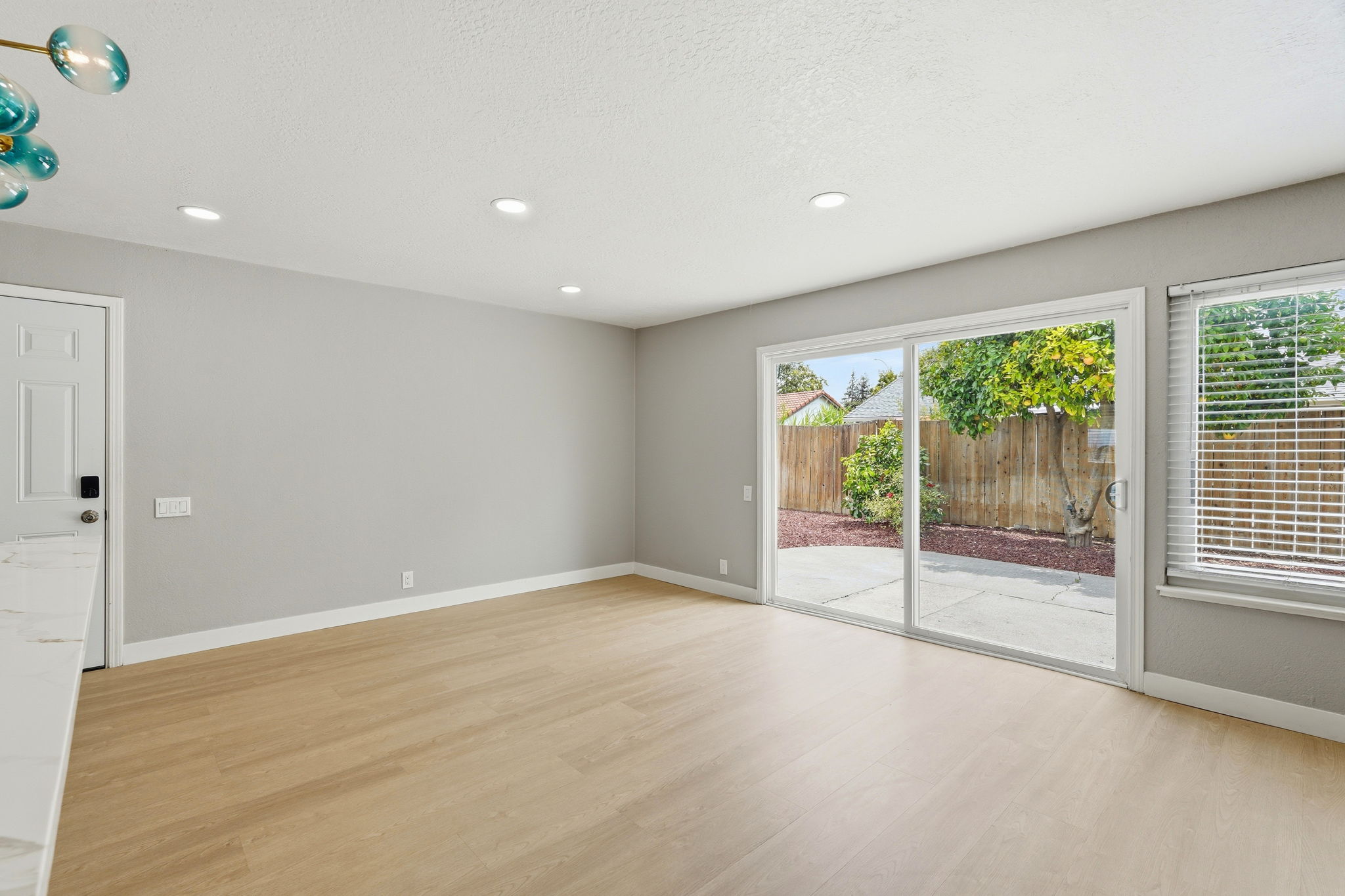 016_F8_4838 Snell Ave