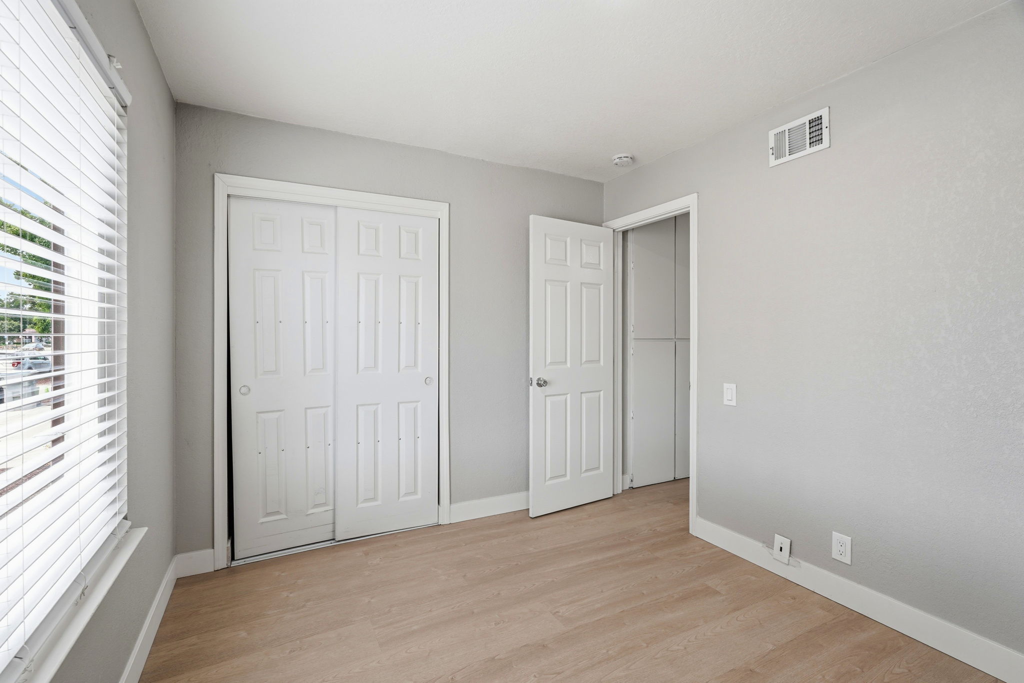 023_F8_4838 Snell Ave