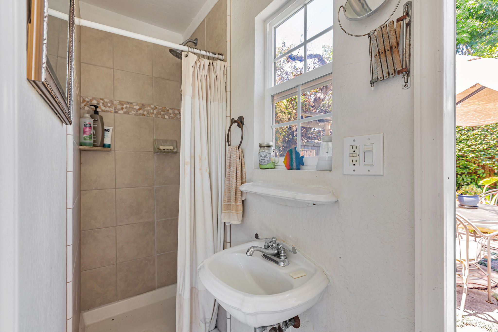 024_484 E Evelyn Ave