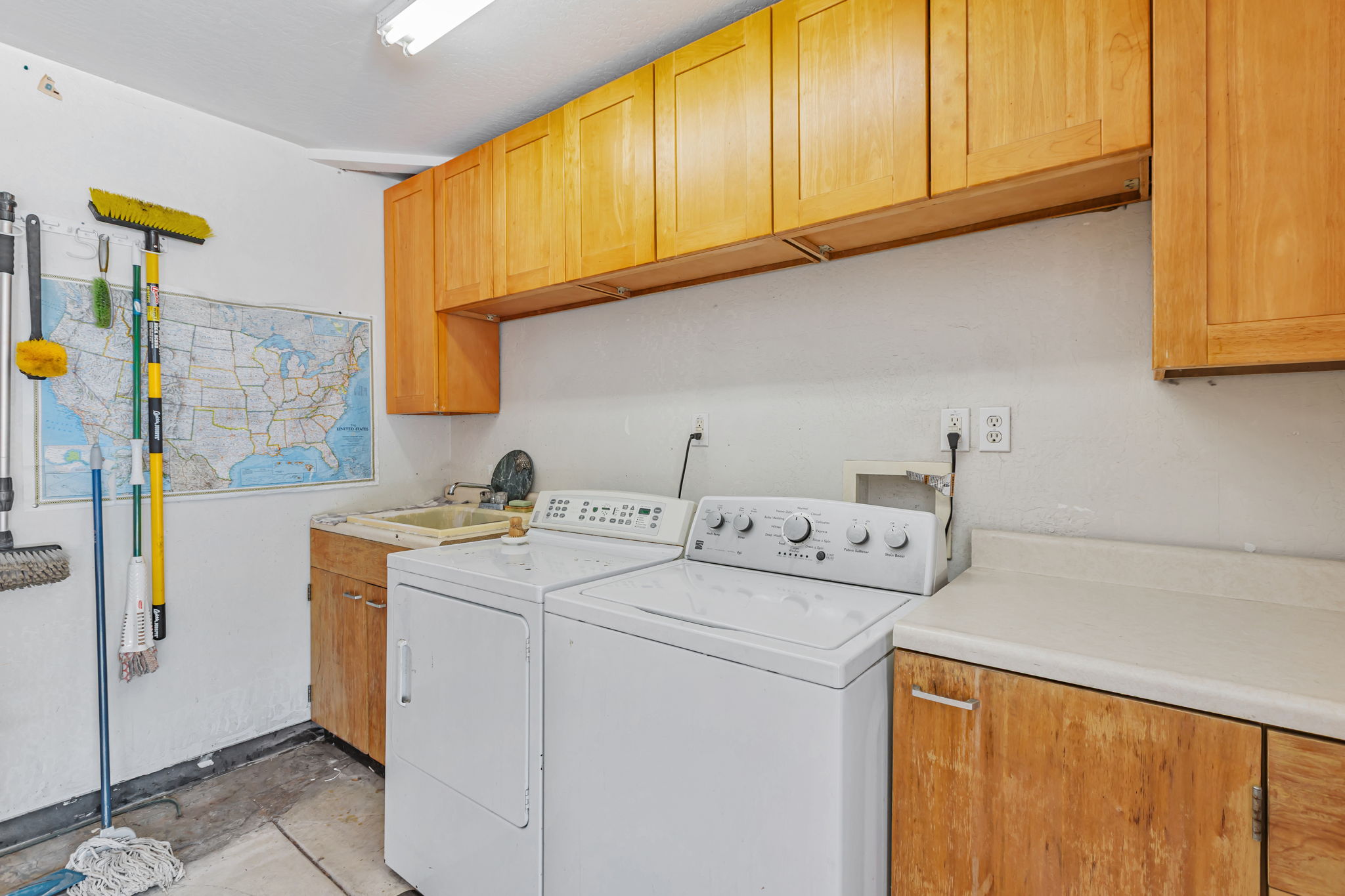 025_484 E Evelyn Ave