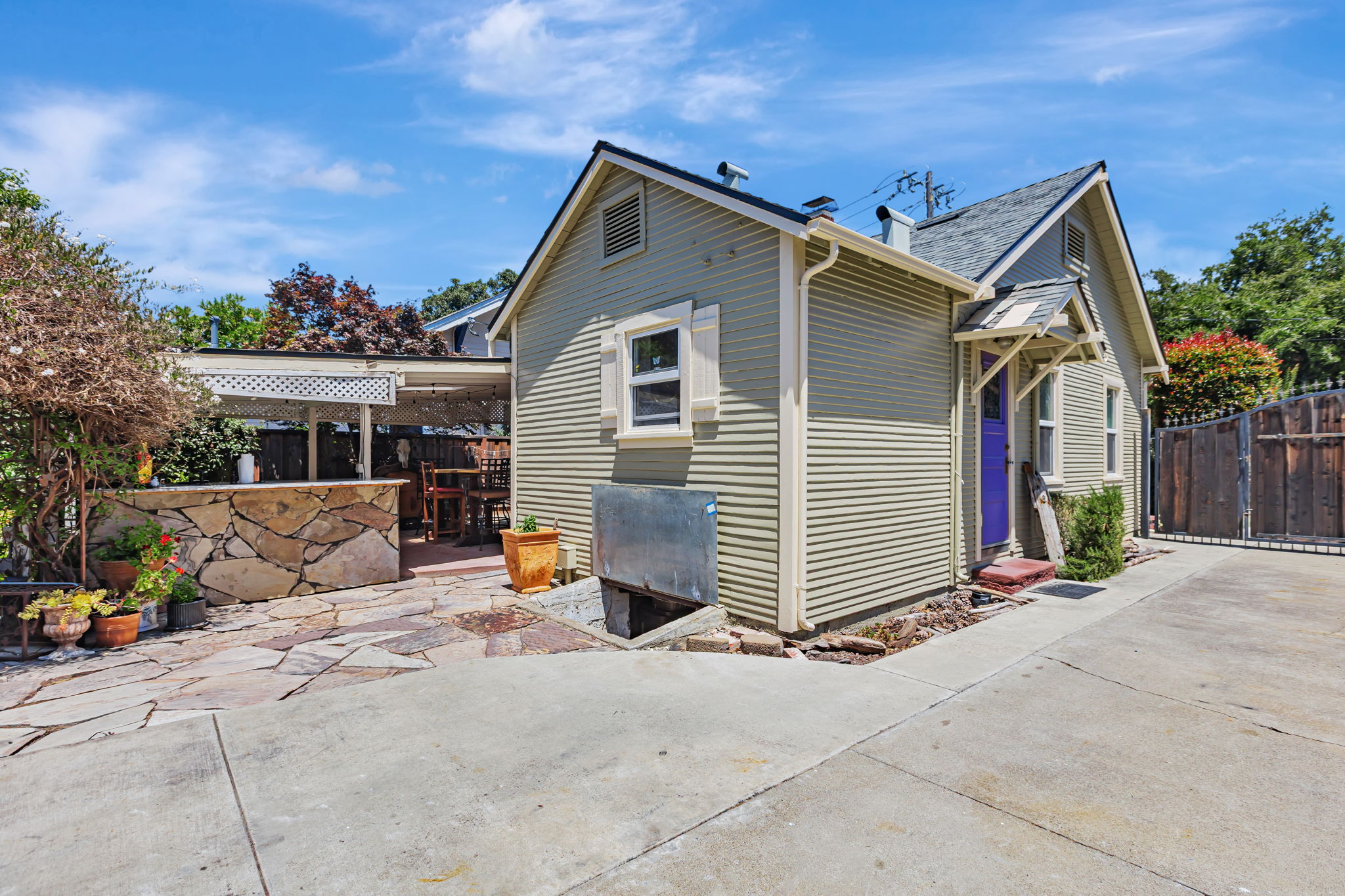 039_484 E Evelyn Ave