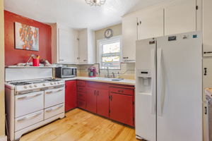 011_484 E Evelyn Ave