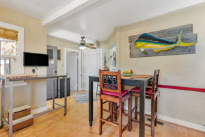 013_484 E Evelyn Ave