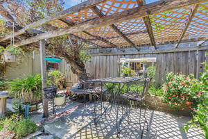 033_484 E Evelyn Ave