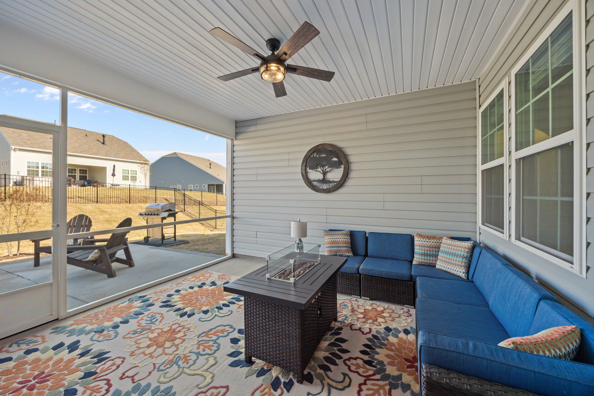 Roomy screened porch! Make it your happy place!
