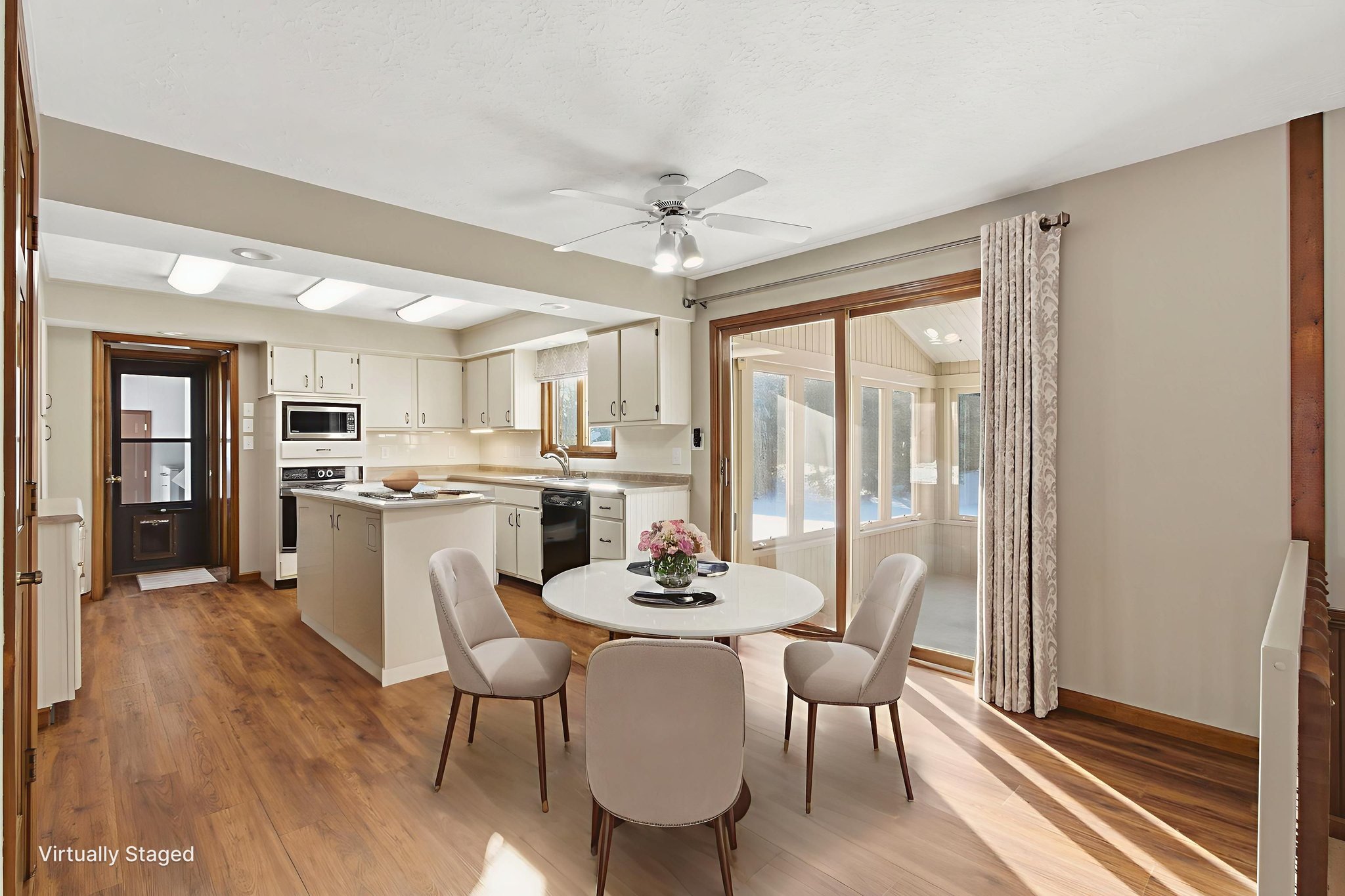 Property_Expressions_4843_essex (7) virtually staged.jpeg