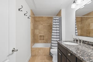 4848 N 36th St 118 - 013.jpg