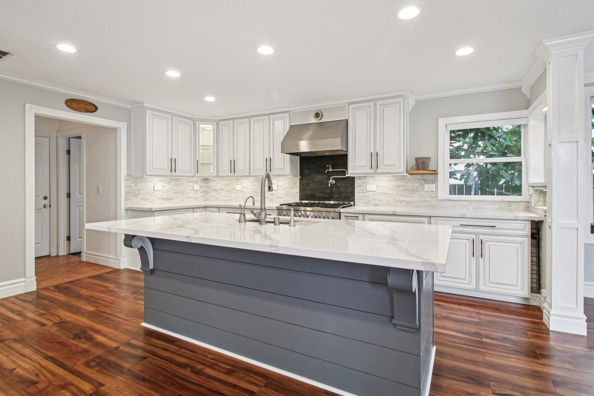 Avalon Cir-S0910-021.jpg