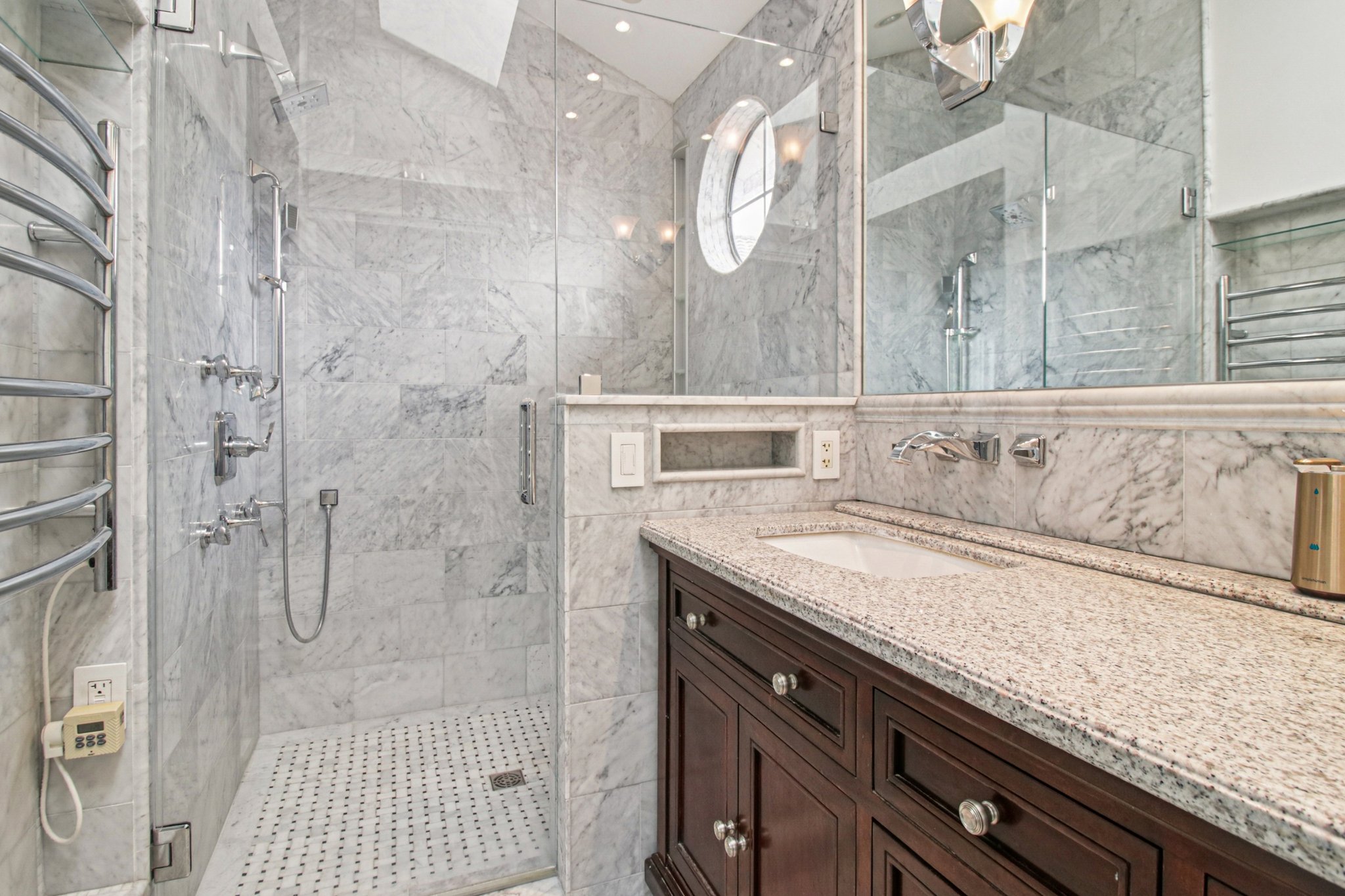 Avalon Cir-S0910-039.jpg