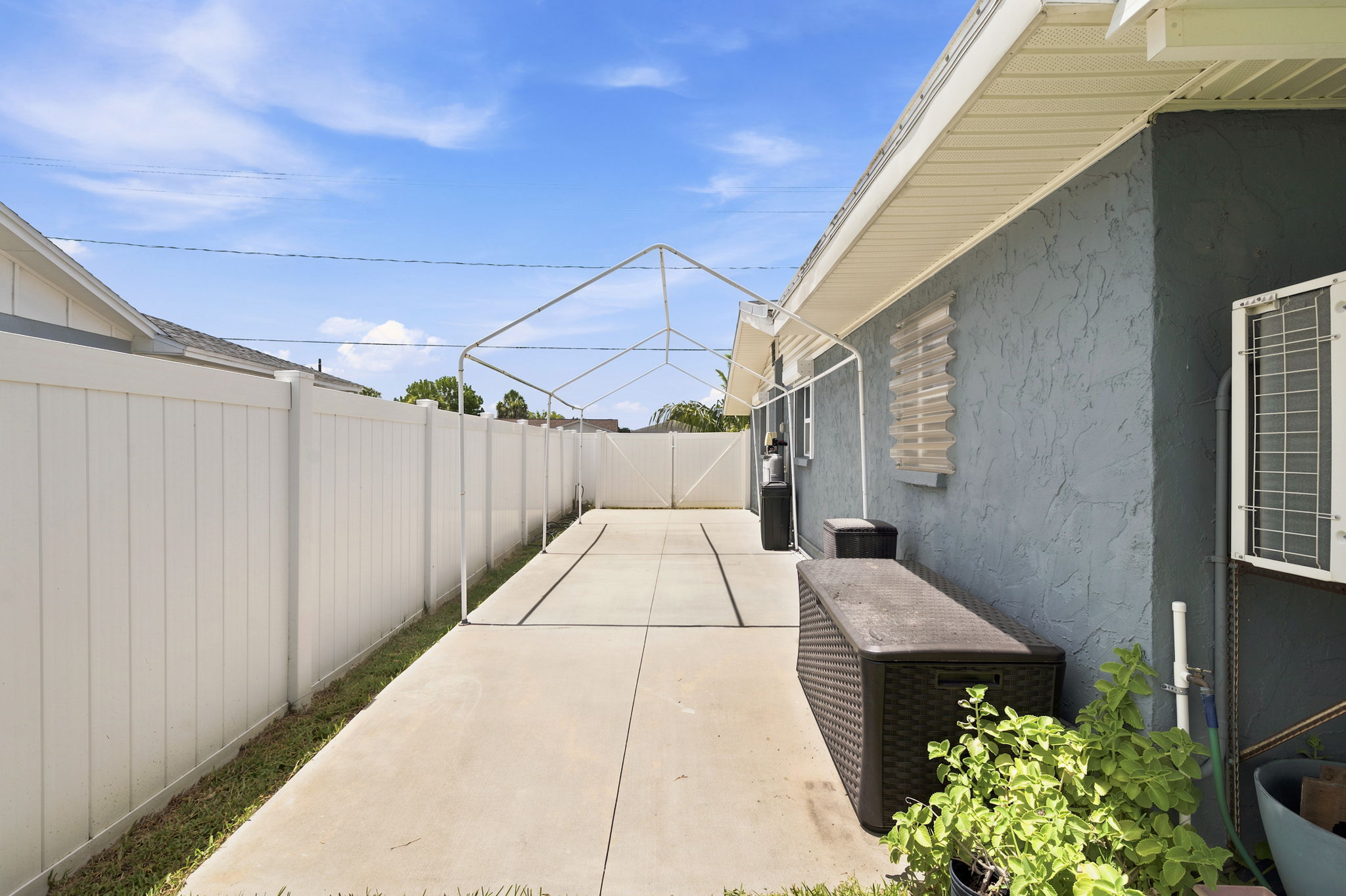 Rear Exteriors (5)