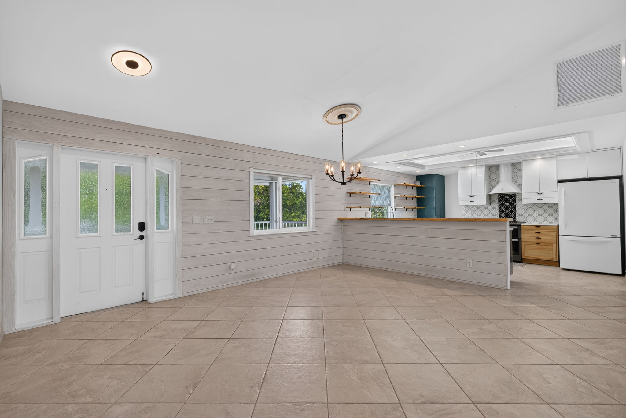 Dining Room 2 of 4